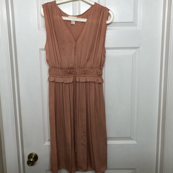 H&M Dresses & Skirts - H&M midi size dress